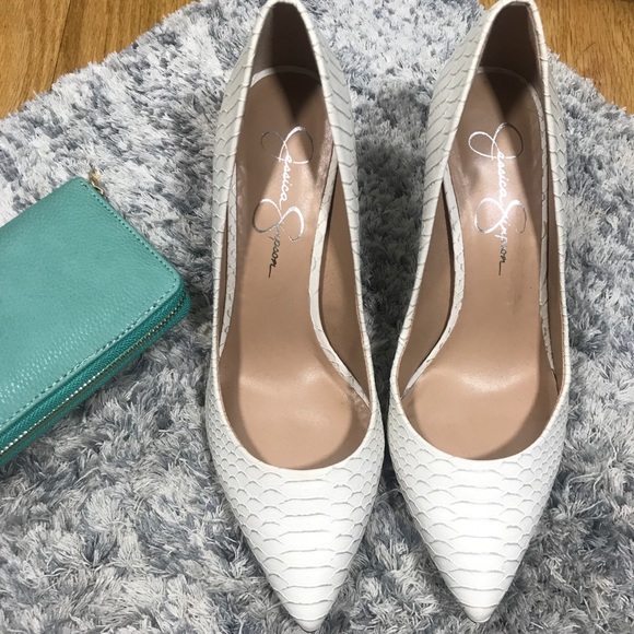 jessica simpson levin pump